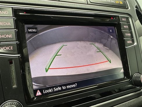 Used 2017 Volkswagen Tiguan S image 24