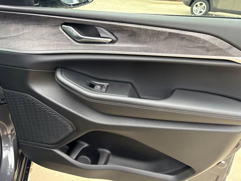 New 2025 Jeep Grand Cherokee L Limited image 36