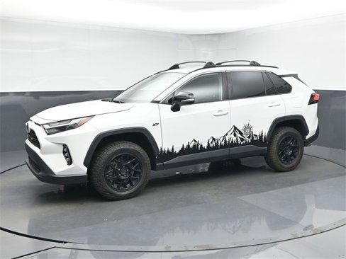 Used 2022 Toyota RAV4 XLE image 4