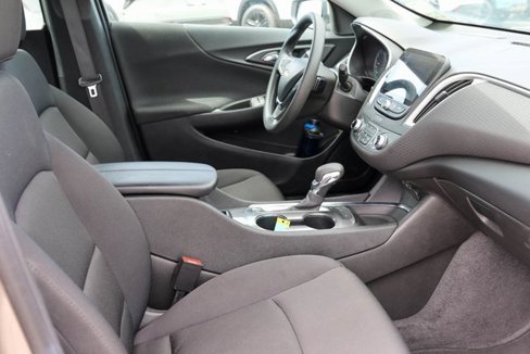 Used 2025 Chevrolet Malibu LT image 14