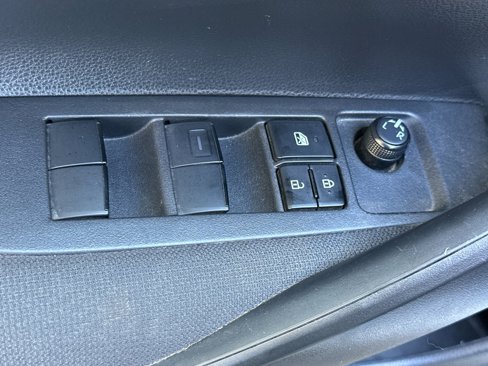 Used 2020 Toyota Corolla LE image 12
