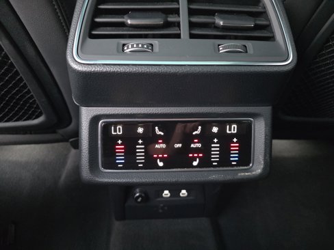 Used 2022 Audi e-tron Premium Plus w/ Premium Plus Package image 51