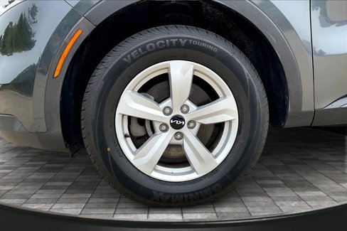 Used 2022 Kia Sorento LX image 9