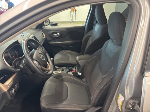Used 2016 Jeep Cherokee Latitude w/ Safety/Convenience Group image 14