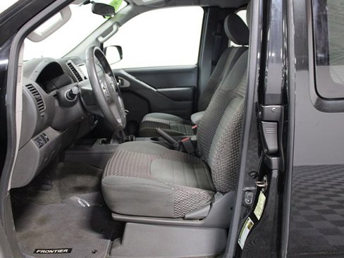 Used 2016 Nissan Frontier SV image 10