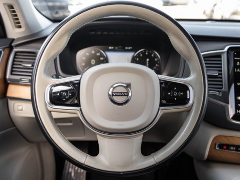 Used 2021 Volvo XC90 T6 Momentum image 13