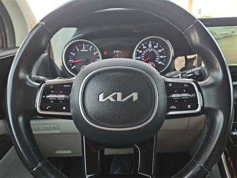 Used 2022 Kia Carnival EX image 25