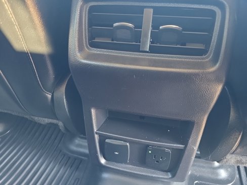 Used 2018 Ford Edge Titanium w/ Technology Package image 16