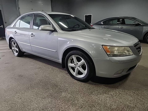 Used 2010 Hyundai Sonata SE image 2
