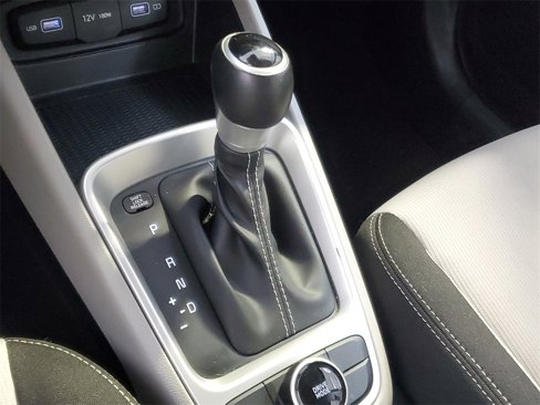 Certified 2022 Hyundai Venue SEL image 25