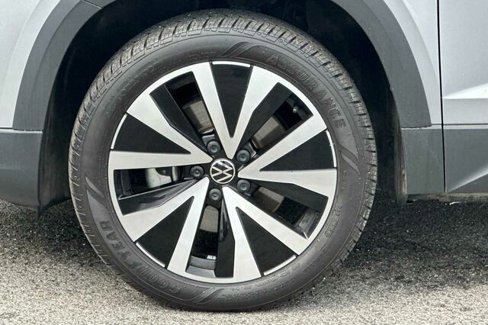 Certified 2023 Volkswagen Taos SE w/ Panoramic Sunroof Package image 26