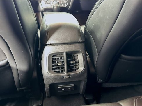 Used 2019 Jeep Cherokee Latitude Plus w/ Cold Weather Group image 28