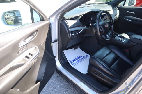 Used 2020 Cadillac XT4 Premium Luxury image 3
