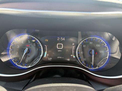 Used 2020 Chrysler Pacifica Limited image 21