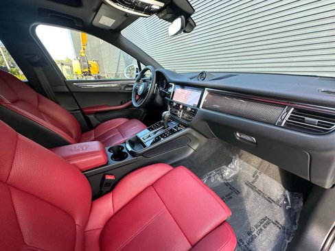Used 2024 Porsche Macan image 29
