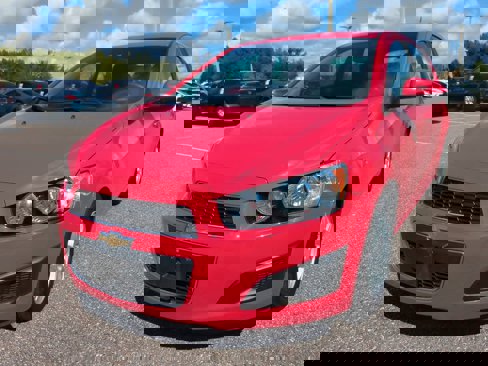 Used 2015 Chevrolet Sonic LT image 2