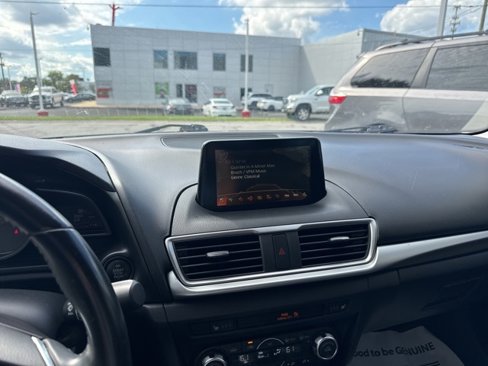 Used 2018 MAZDA MAZDA3 Touring image 16