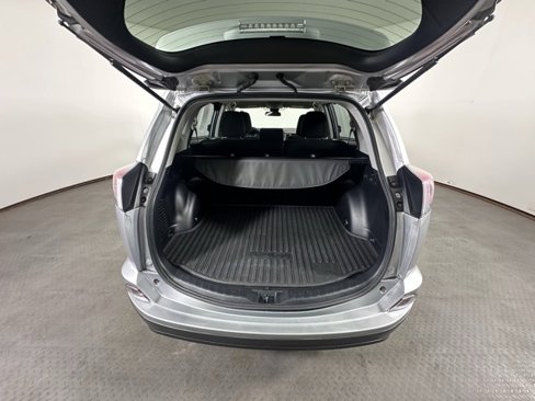 Used 2018 Toyota RAV4 LE image 14