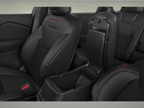 Used 2019 Jeep Cherokee Trailhawk image 14
