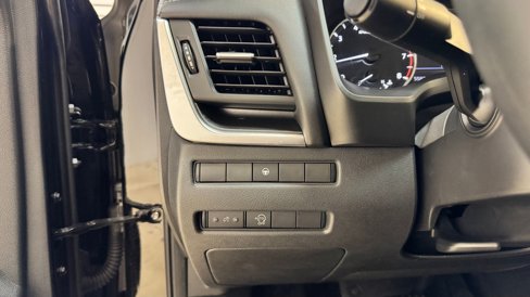 Used 2023 Nissan Rogue SV image 18