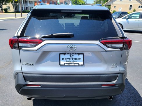 Used 2019 Toyota RAV4 LE image 6