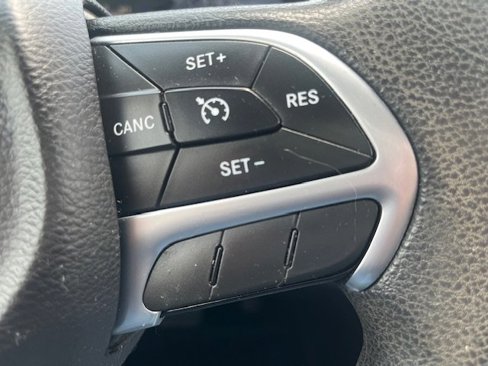 Used 2016 Chrysler 200 Limited image 20