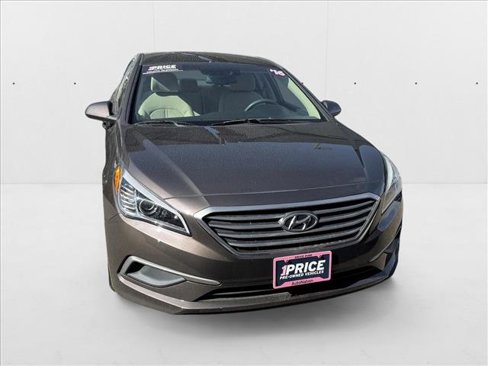 Used 2016 Hyundai Sonata SE image 2