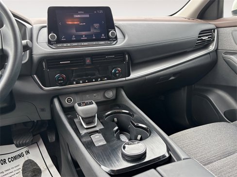 Used 2022 Nissan Rogue SV image 11