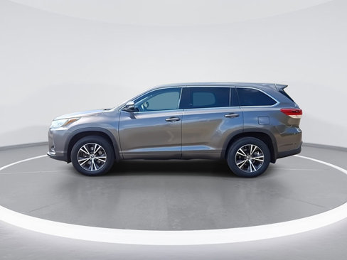 Used 2017 Toyota Highlander LE image 10
