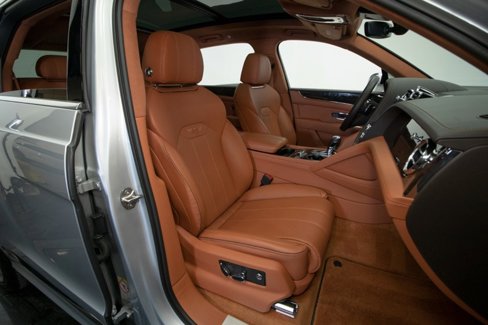 Used 2023 Bentley Bentayga Plug-In Hybrid image 59