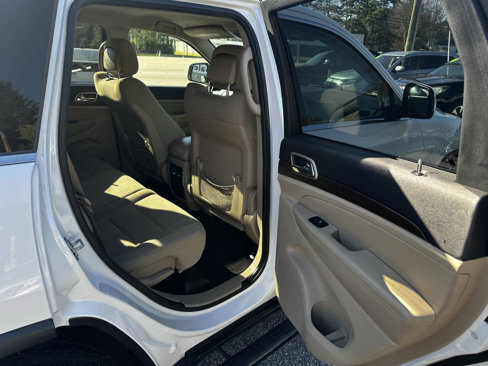 Used 2017 Jeep Grand Cherokee Laredo w/ Quick Order Package 2BE image 20