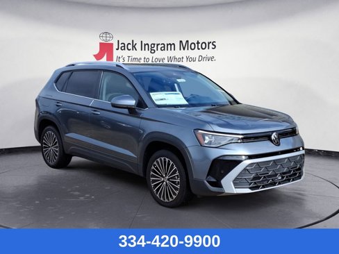 Used 2025 Volkswagen Taos SE w/ Panoramic Sunroof Package image 7