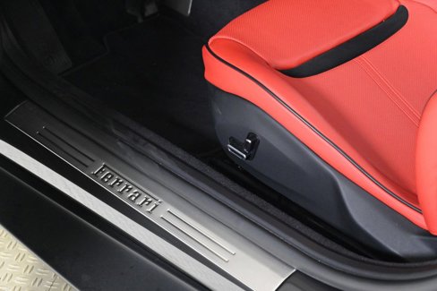 Used 2024 Ferrari Roma Spider image 21