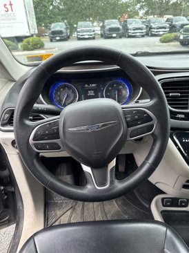 Used 2021 Chrysler Voyager Lxi image 10