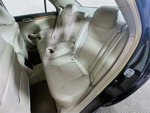 Used 2013 Chrysler 300 C image 24