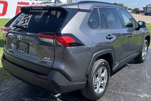 Used 2022 Toyota RAV4 XLE image 8