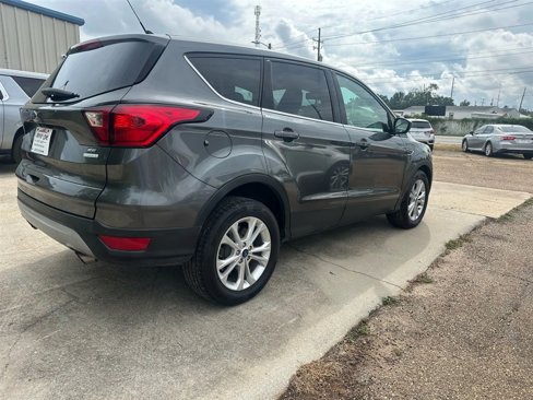 Used 2019 Ford Escape SE image 4