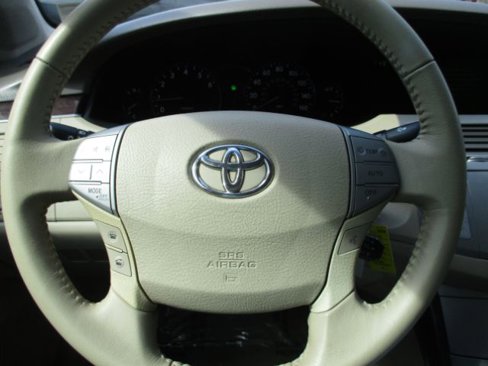 Used 2009 Toyota Avalon XLS image 35
