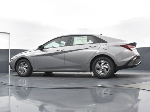 Used 2025 Hyundai Elantra SE image 26