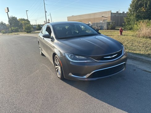 Used 2015 Chrysler 200 Limited image 3