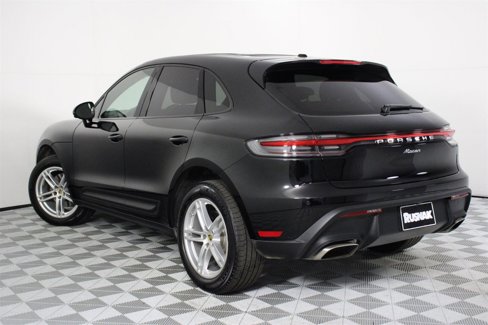 Certified 2025 Porsche Macan image 3