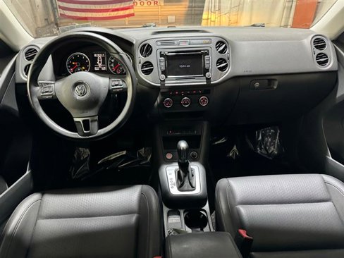 Used 2014 Volkswagen Tiguan SE image 16