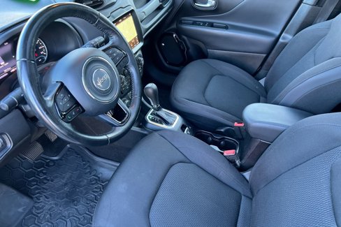 Used 2018 Jeep Renegade Altitude w/ UConnect 8.4 Nav Group image 7