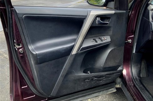 Used 2018 Toyota RAV4 XLE image 24