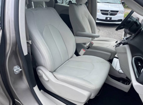 Used 2017 Chrysler Pacifica LX image 12