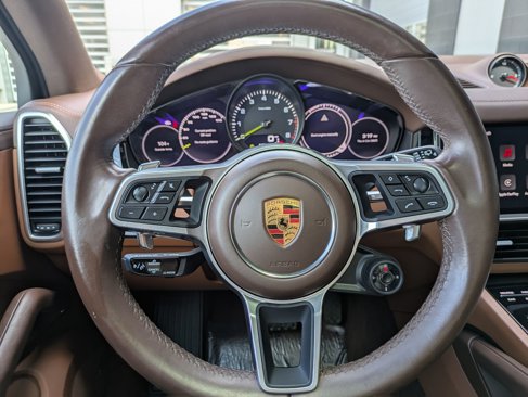 Certified 2023 Porsche Cayenne Platinum Edition image 16