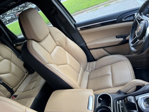 Used 2016 Porsche Cayenne image 33