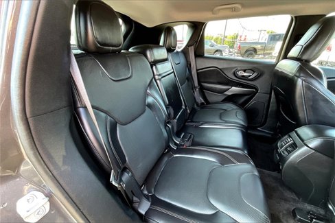 Used 2019 Jeep Cherokee Limited w/ Luxury Group image 28