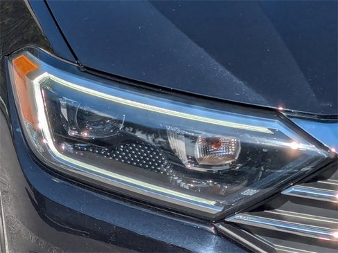 Certified 2019 Volkswagen Jetta SEL Premium image 8