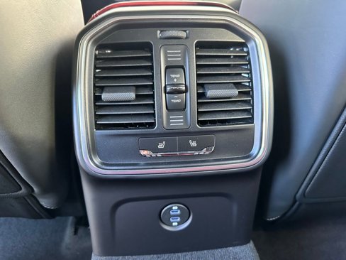 Used 2024 Porsche Macan image 32